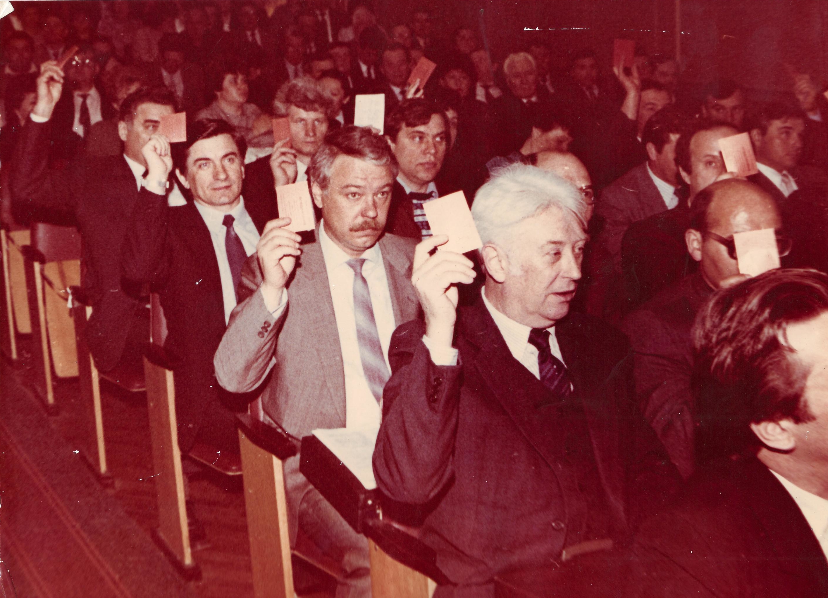 Голосування на сесії районної ради